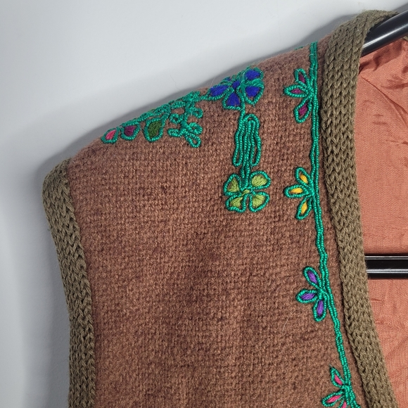 Vintage brown wool vest with embroidery - Picture 9 of 16